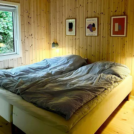 Newly Renovated Near Vejby 度假居 Holloselund
